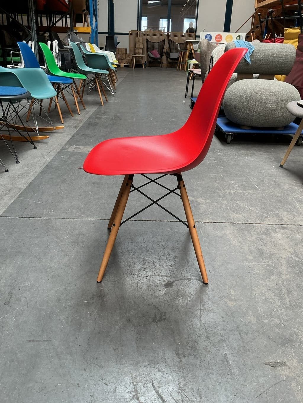 Vitra Eames Plastic Chair DSW | Eetkamerstoel | Rood | Essen, Huis en Inrichting, Hout, Gebruikt, Twee, -