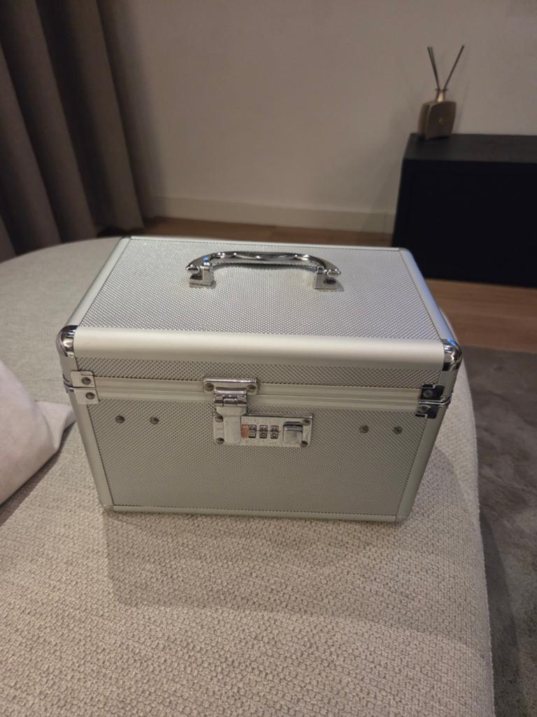 Zilveren Hardcase Make-up Koffer met Slot en Spiegel, Gebruikt, Met slot, Ophalen of Verzenden, Grijs