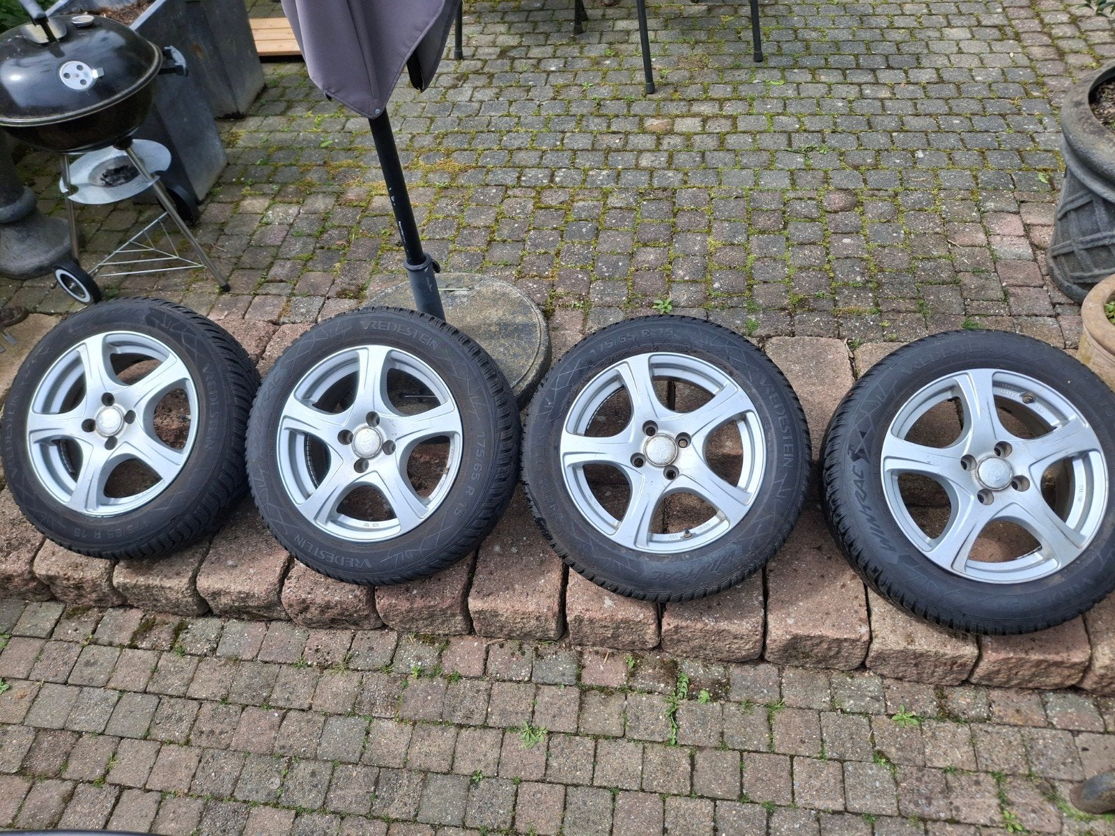 Set Winterbanden op Velgen voor o.a. Toyota Yaris hybride., Ophalen, 15 inch, 175 mm, Banden en Velgen