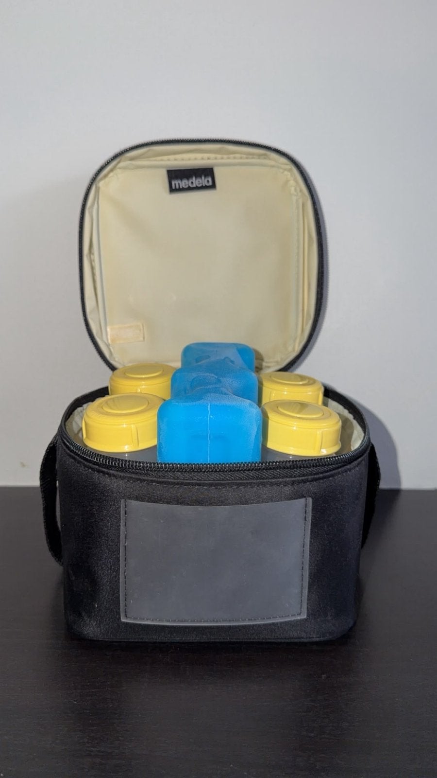 Medela koeltas met 4 flesjes en koelelement, Ophalen, Medela, Overige typen, Zo goed als nieuw