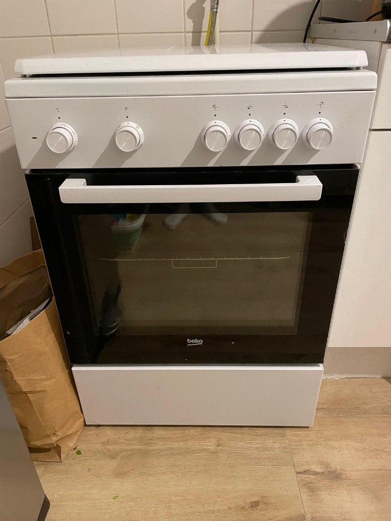 Vrijstaand fornuis Beko FSM62010DW, Ophalen, Hete lucht, 4 kookzones, Zo goed als nieuw
