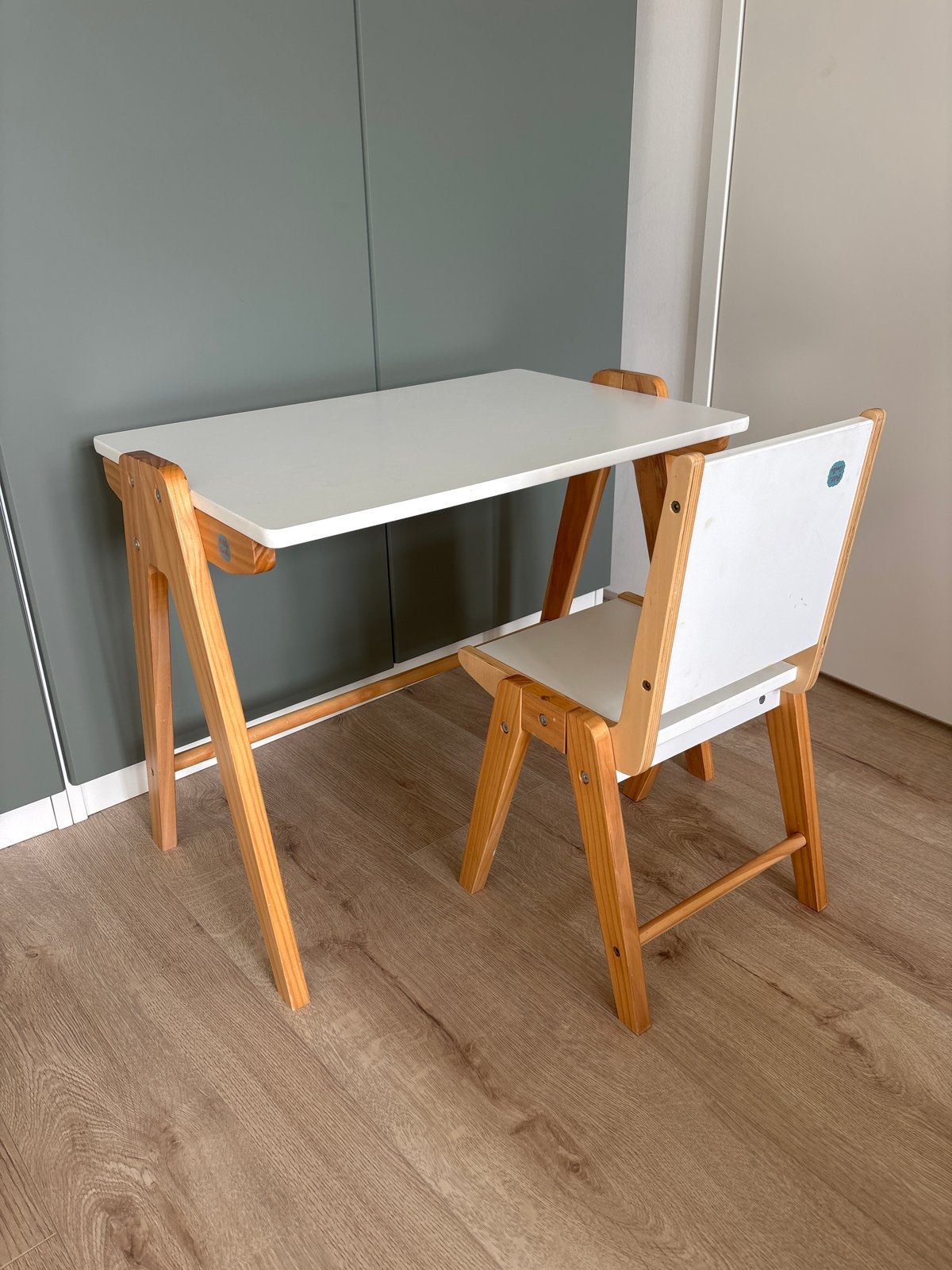 Kindertafel en stoel set - Petit Amelie, Ophalen, Gebruikt, Tafel(s) en Stoel(en)