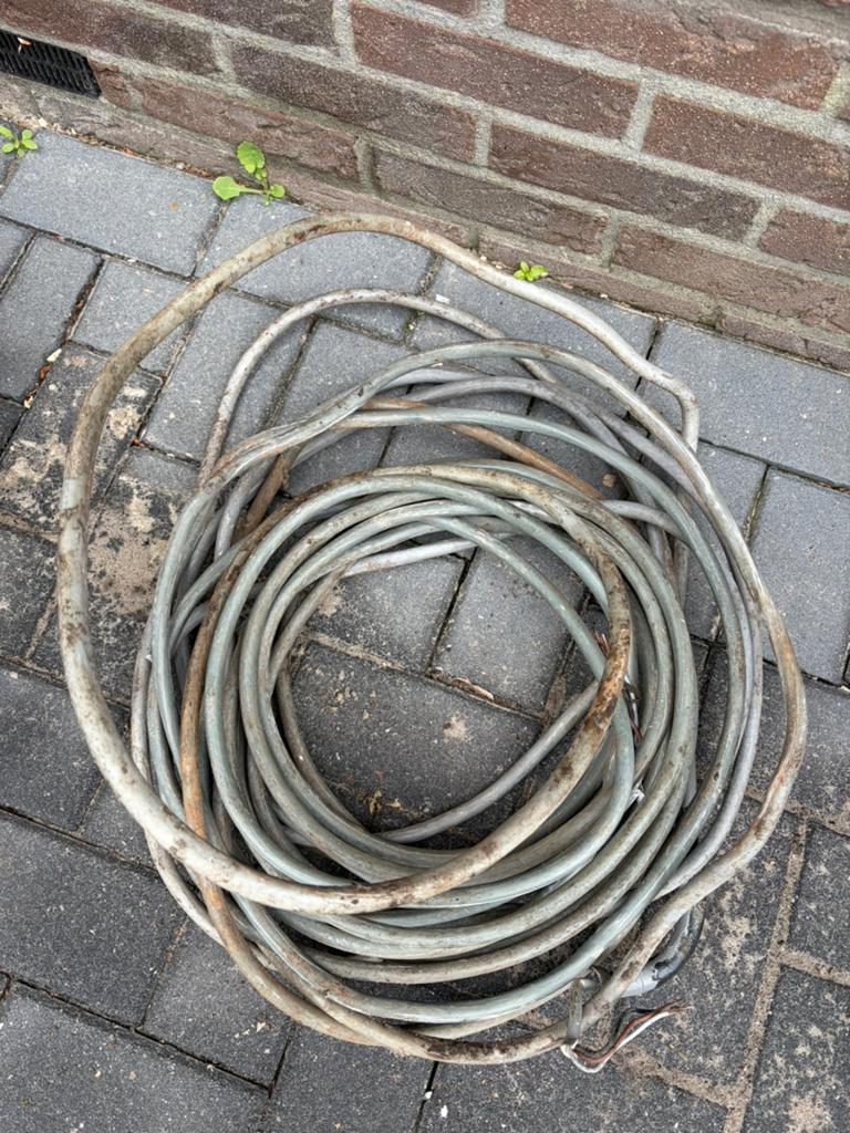 Grondkabel 20-25 meter, Doe-het-zelf en Verbouw, Elektra en Kabels, Ophalen, Zo goed als nieuw, Kabel of Snoer