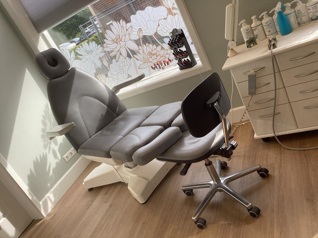 Gharieni behandelstoel en werkstoel, Huis en Inrichting, Stoelen, Ophalen, Kunststof, Gebruikt, Twee