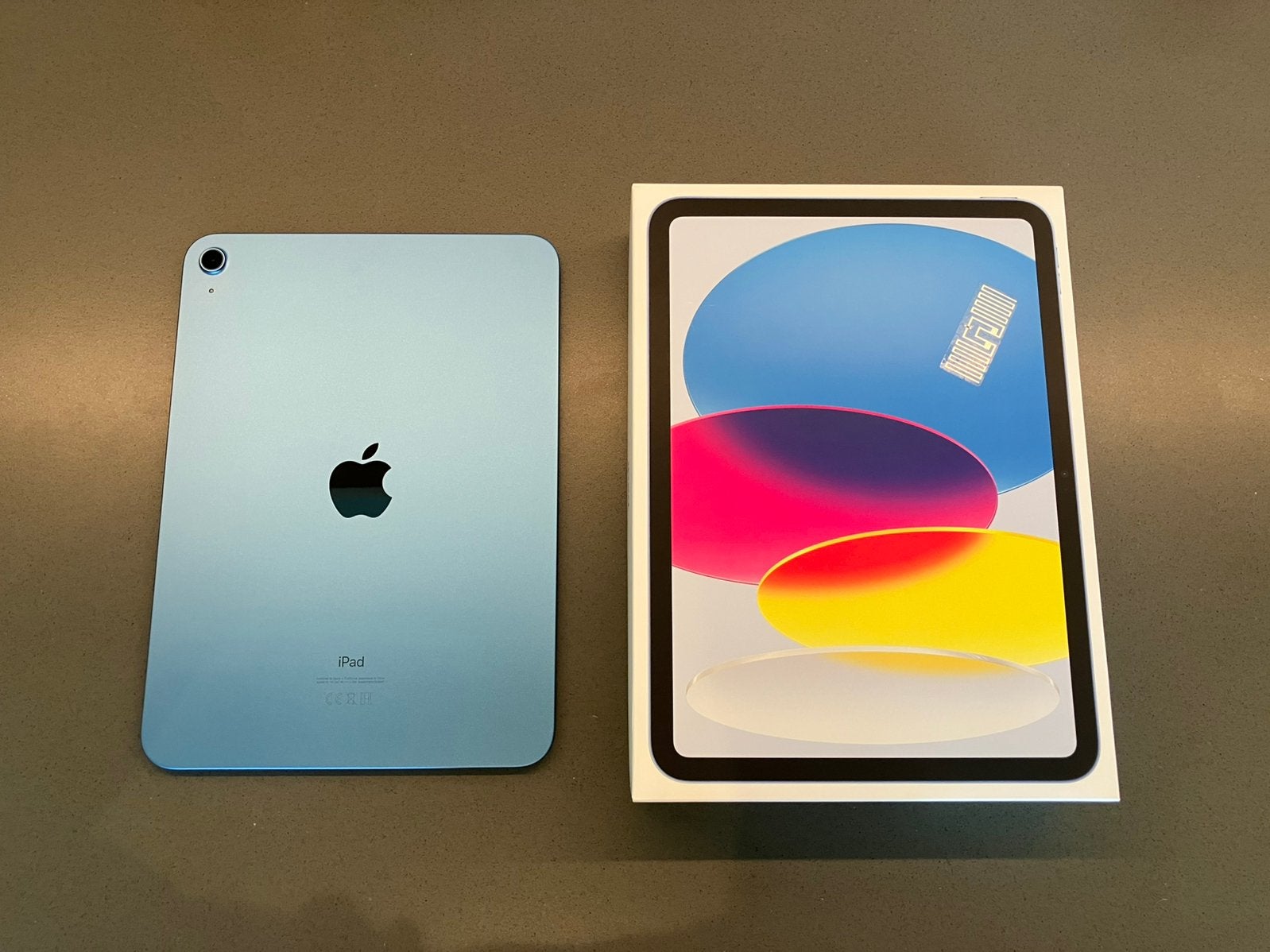 iPad 10e generatie, 64GB, WiFi, blauw met bijpassende hoes, Computers en Software, 11 inch, Ophalen of Verzenden, Zo goed als nieuw