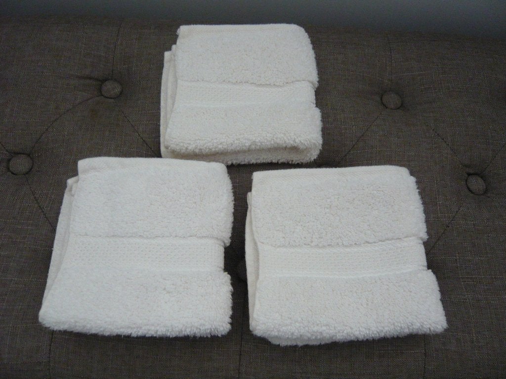 gastendoekjes van merk Home 3x wit met mooie rand 28x28cm, Gastendoekje, Ophalen of Verzenden, Zo goed als nieuw, Wit
