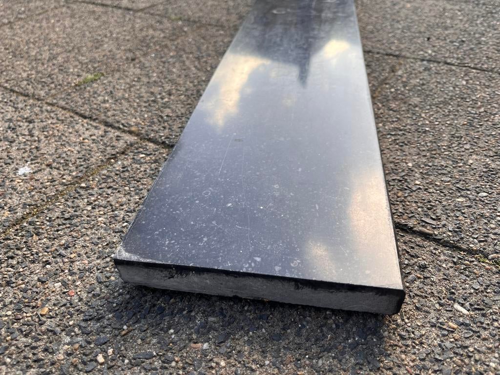 Grijs/zwarte natuurstenen vensterbank, Ophalen, Zo goed als nieuw, Overige materialen, 20 tot 50 mm
