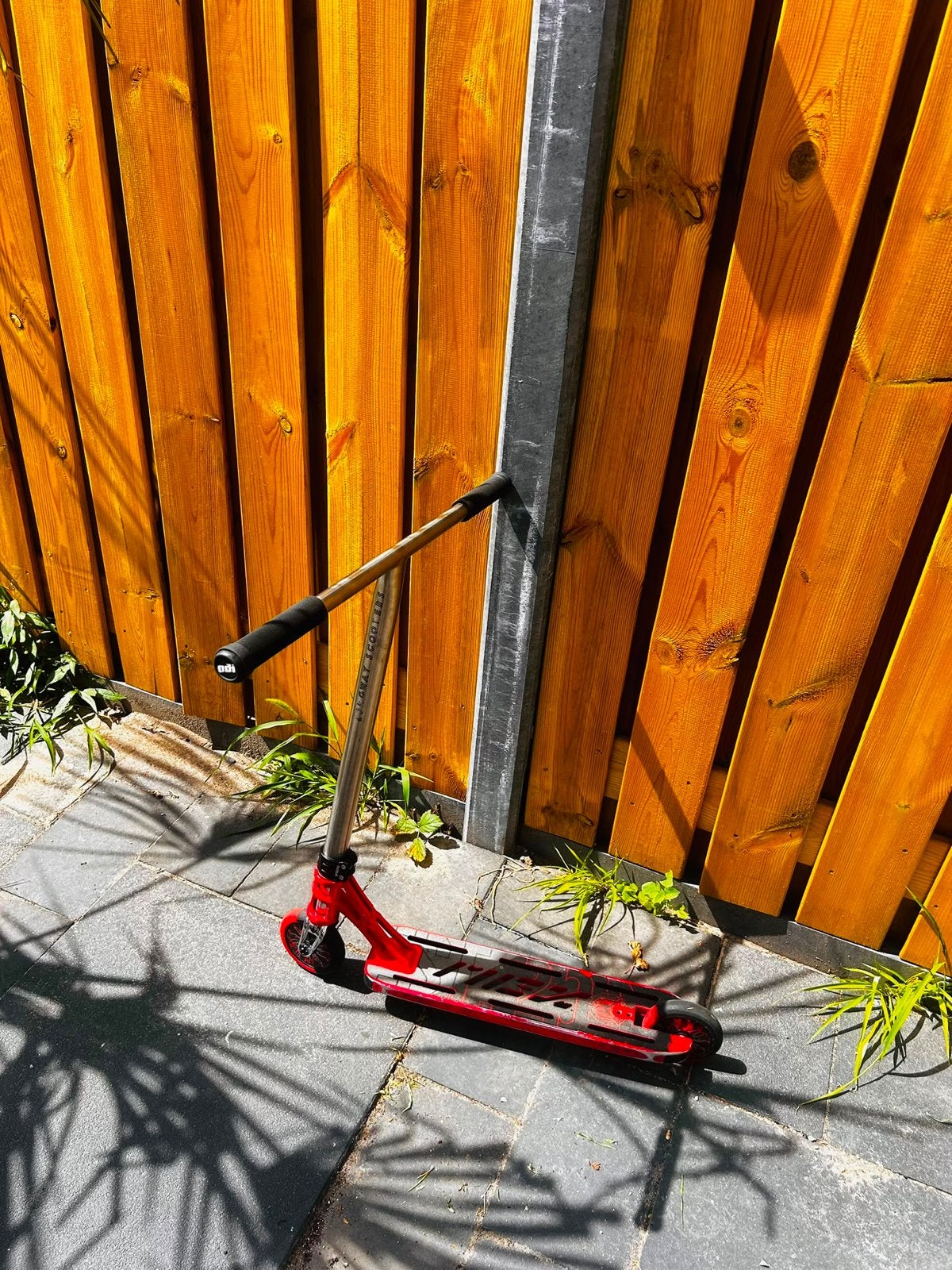 Stuntstep rood - Gebruikt maar in goede staat, Fietsen en Brommers, Steps, Gebruikt, Gewone step, Ophalen