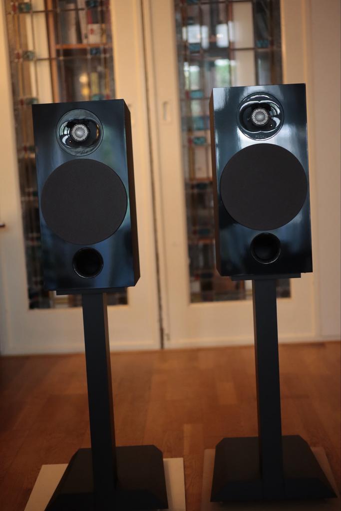 Focal Chora 806 (Zwart) + Originele Stands – Als Nieuw!, Zo goed als nieuw, 60 tot 120 watt, Front, Rear of Stereo speakers, Ophalen
