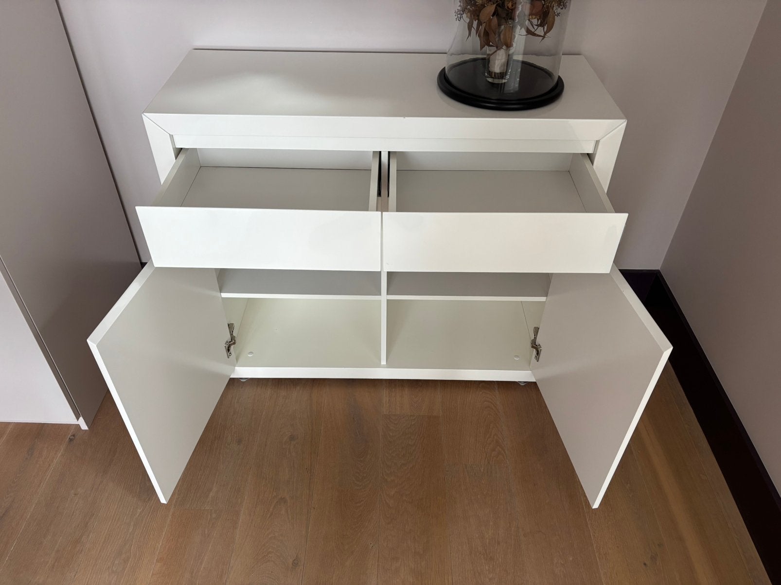 Design dressoir hoogglans wit, 2 lades + 2 deuren, Ophalen, Gebruikt, 25 tot 50 cm