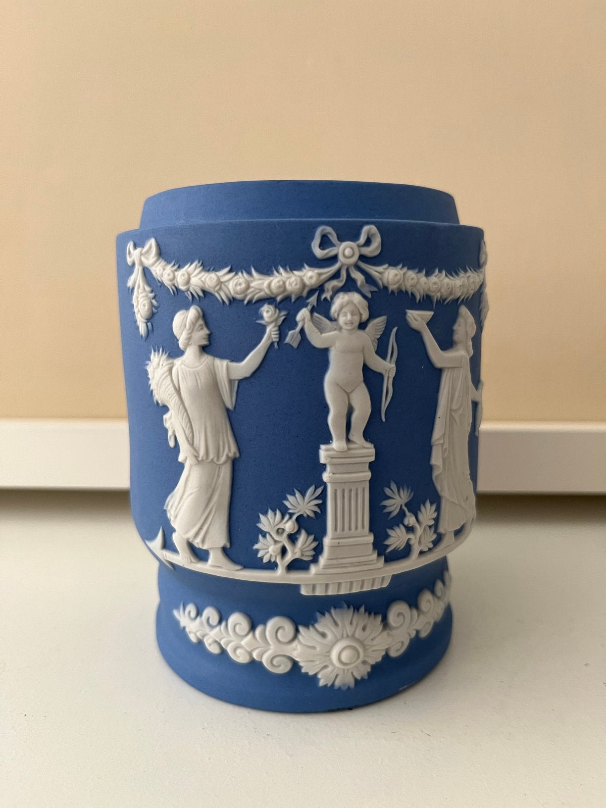 Vintage Wedgwood Jasperware Beker - Blauw met Witte Reliëfs, Ophalen of Verzenden