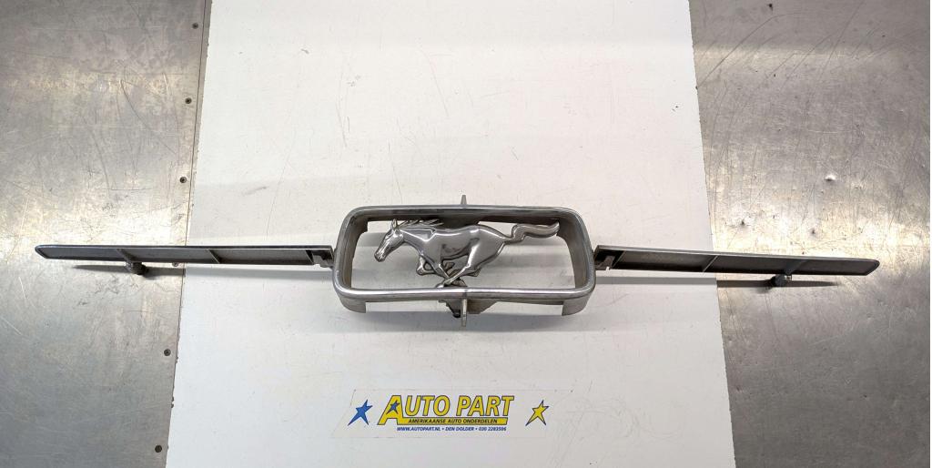 Ford Mustang grille embleem + wings 1967, Gebruikt, Ford motor company, Ford USA, P.O. Box 6248, Dearborn, MI 48126