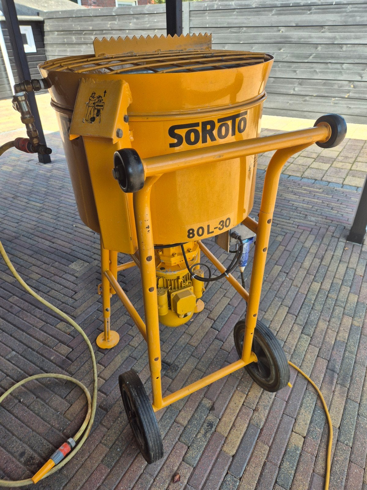 Dwangmenger soroto, Ophalen, Zo goed als nieuw