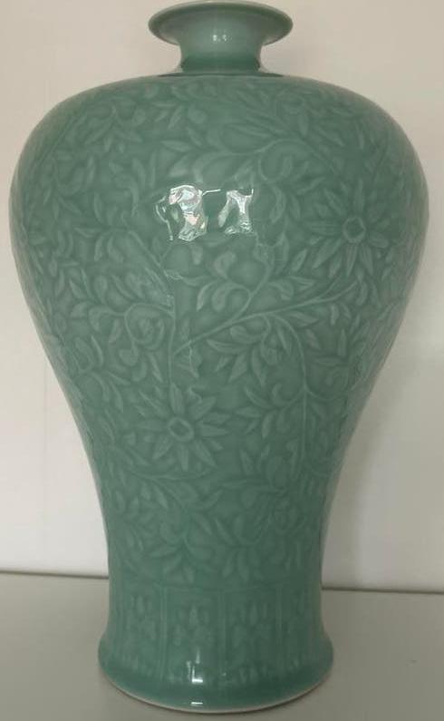 Antieke China of Korea Celadon Vaas met Reliëfdecoratie, Antiek en Kunst, Ophalen of Verzenden