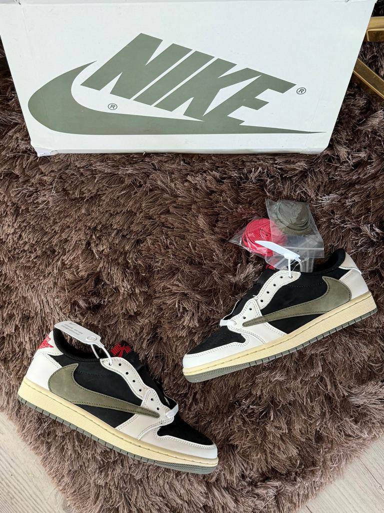 Nike Air Jordan 1 Low Travis Scott Reverse Mocha, Kleding | Dames, Schoenen, Nieuw, Sneakers of Gympen, Zwart, Ophalen of Verzenden