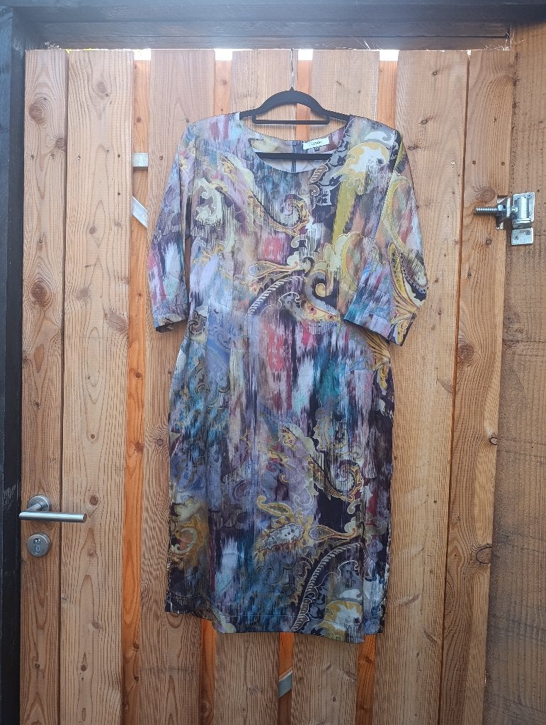 Kleurrijke jurk Lynde maat 42, Kleding | Dames, Meerkleurig, Maat 42/44 (L), Ophalen of Verzenden, Zo goed als nieuw