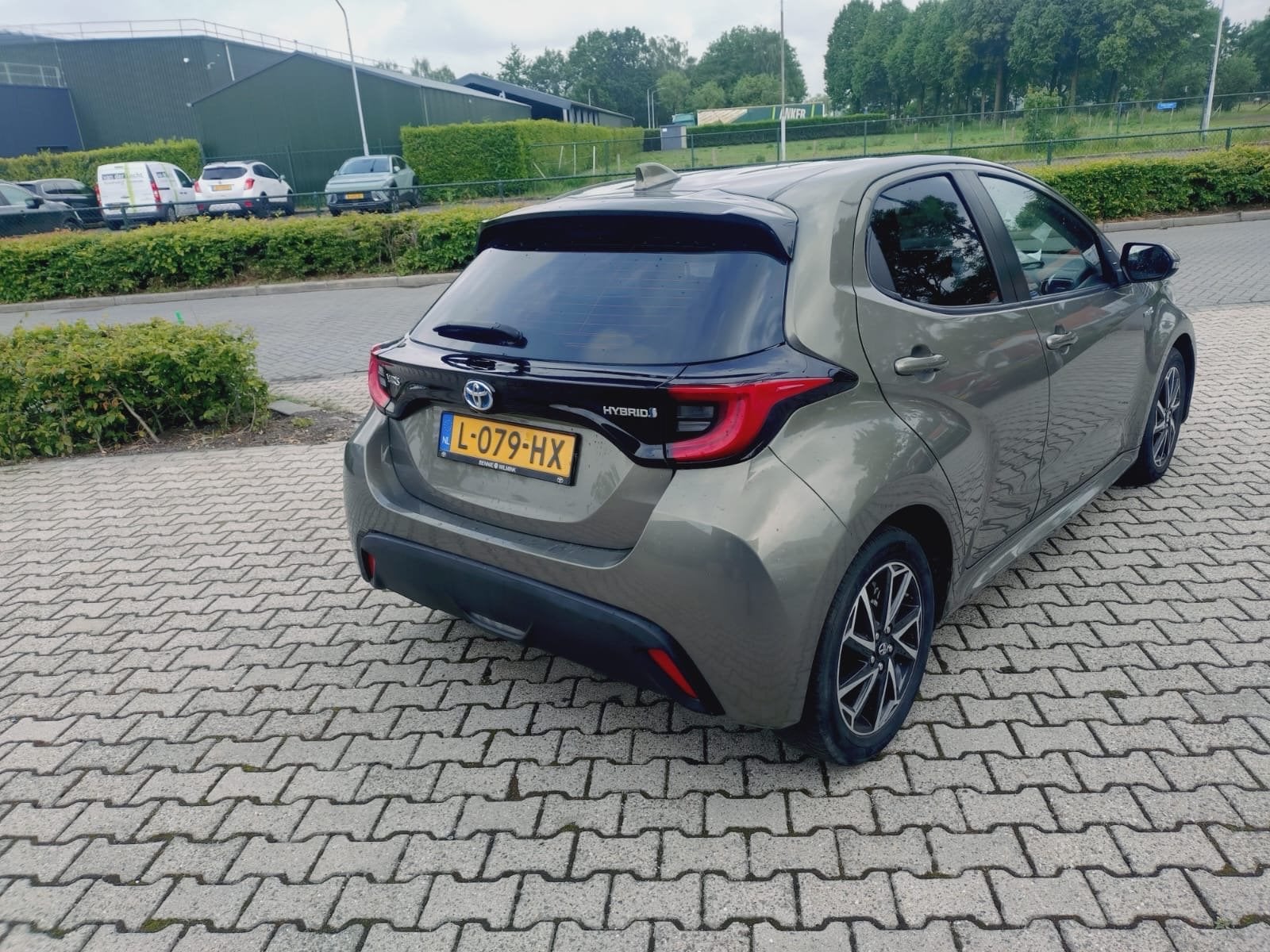 Toyota Yaris 1.5 Hybrid 116pk CVT 2021 Groen, Auto's, 450 kg, 450 kg, 49 €/maand, Bedrijf