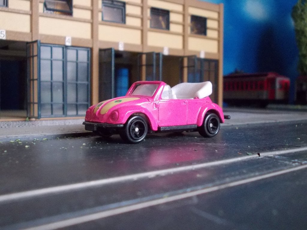 1:60 Volkswagen 1303 kever cabriolet Welly rose Tomica Copy, Ophalen of Verzenden, Zo goed als nieuw, Auto