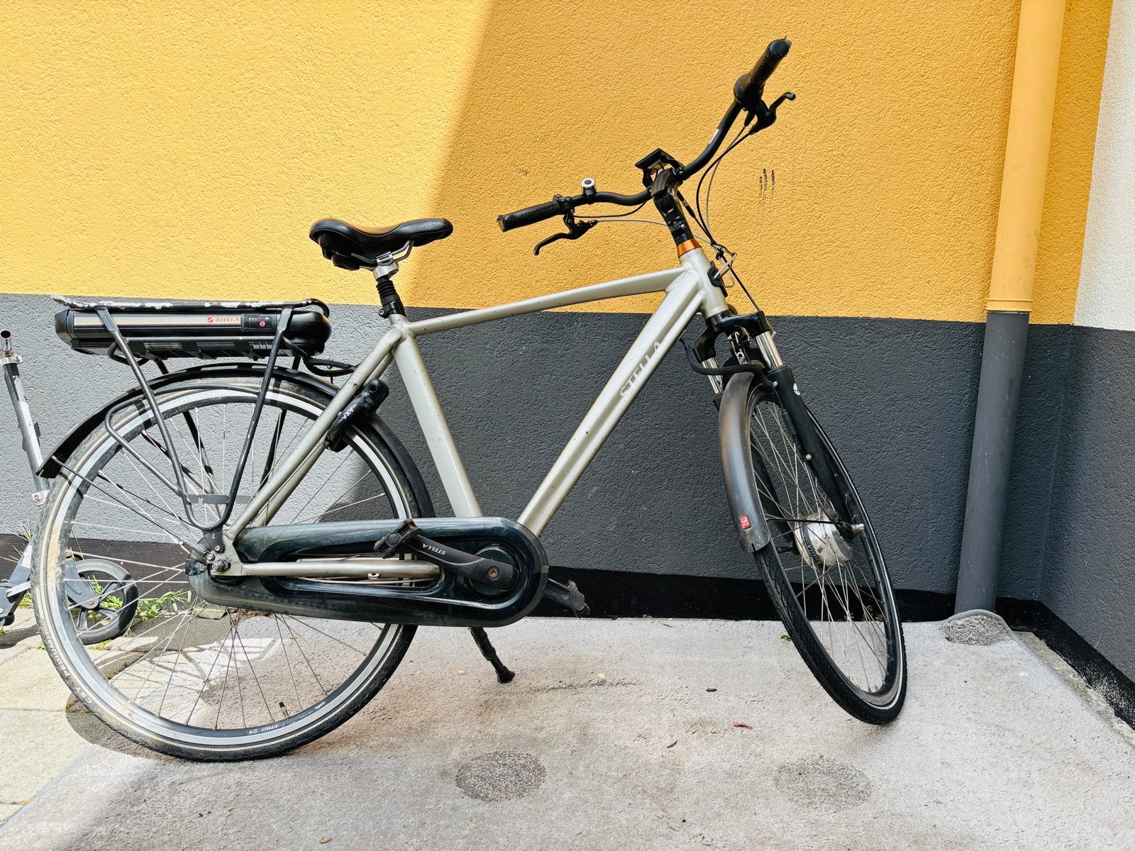 Stella e-bike met lader, batterij defect, Ophalen, Gebruikt