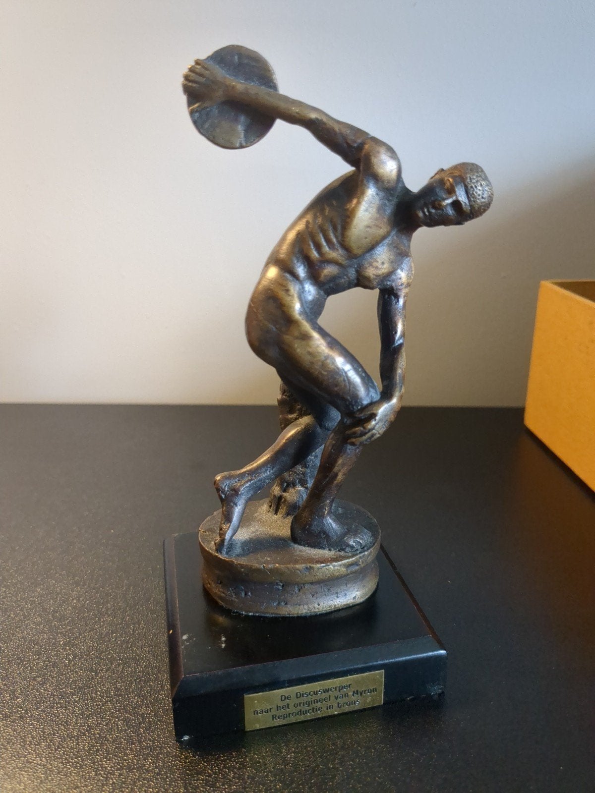 De Discuswerper - Bronzen beeld van Atlas Collections, Antiek en Kunst, Minder dan 20 cm, Ophalen of Verzenden, Beeld, Bruin