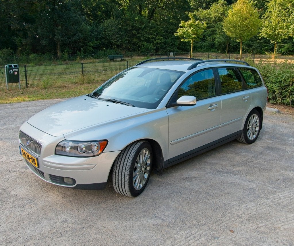 Volvo V50 2.4i 170PK Momentum - Airco - Trekhaak - Cruise, Auto's, Volvo, Voorwielaandrijving, 700 kg, Grijs, Particulier