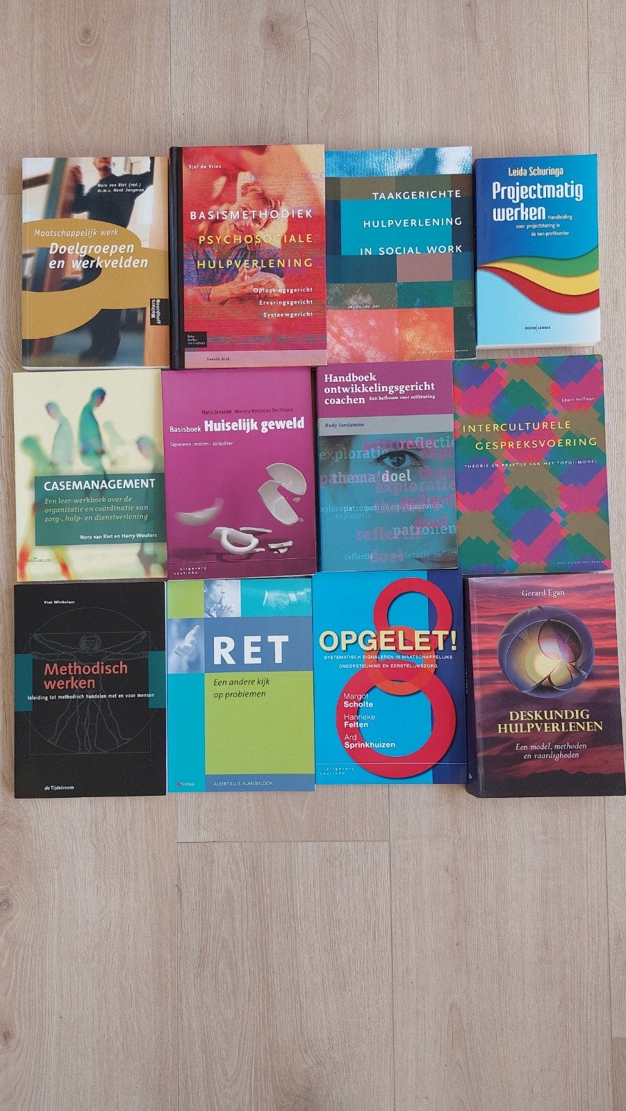 Boeken maatschappelijke hulpverlening, social work, Ophalen, Gamma, Gelezen, HBO