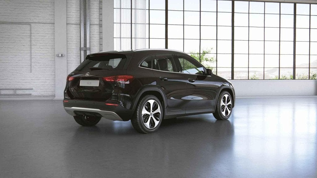 Mercedes-Benz GLA-klasse 180 Luxury Line | Achteruitrijcamer, Auto's, Mercedes-Benz, Gebruikt, 4 cilinders, Leder en Stof, Zwart