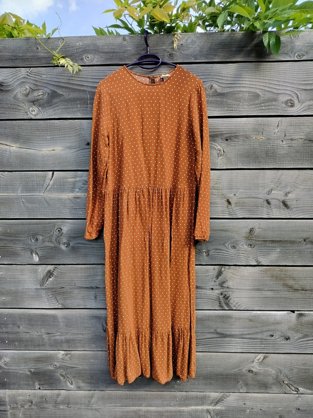 Lange bruine jurk polkadot stippen mt 38, Kleding | Dames, Jurken, Maat 38/40 (M), Bruin, Ophalen of Verzenden, Zo goed als nieuw