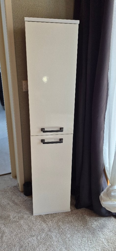 2 Hoge badkamerkasten met glazen planken, Huis en Inrichting, Badkamer | Badkamermeubels, Ophalen, (Half)hoge kast, Minder dan 50 cm