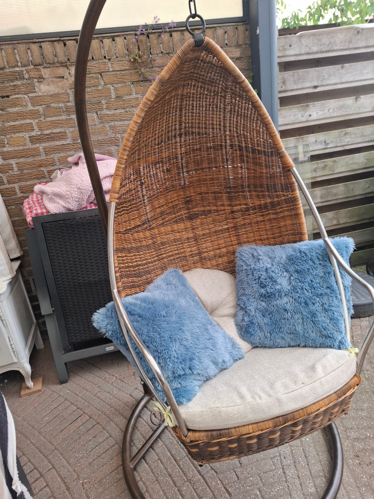 Rieten hangstoel, Ophalen, Binnen