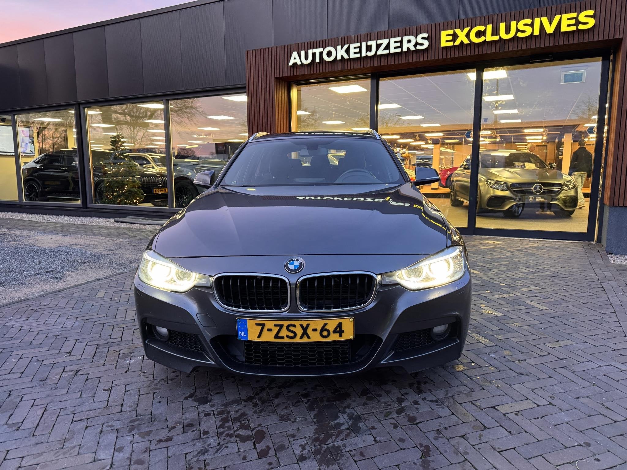 BMW 3-serie Touring 320i Executive M-Paket led Navi, Automaat, Gebruikt, 4 cilinders, Origineel Nederlands
