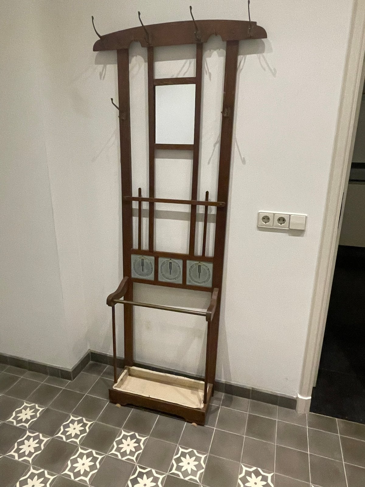 Antieke Jugendstil kapstok met spiegel en tegeldetails, Gebruikt, 200 cm of meer, Ophalen of Verzenden, Staande kapstok