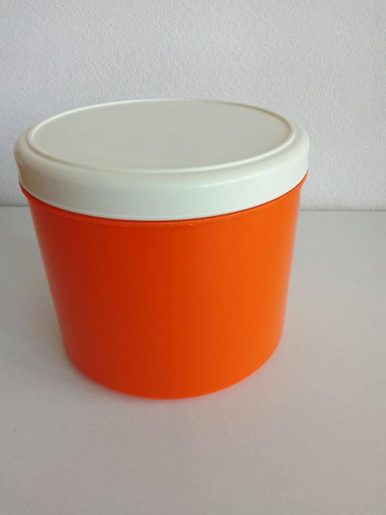 Retro Oranje bewaar doos 17 hoog 20 diameter, Huis en Inrichting, Keuken | Tupperware, Ophalen of Verzenden, Oranje, Schaal