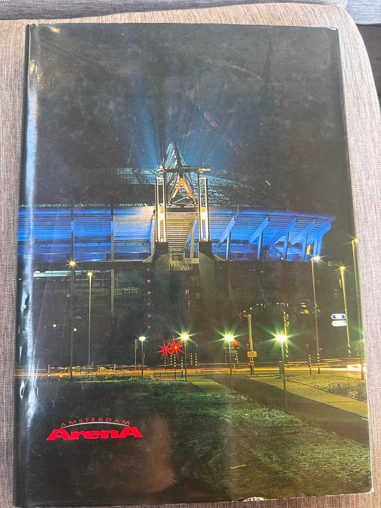 Boek Amsterdam Arena, Ophalen of Verzenden, Gelezen, Overige sporten
