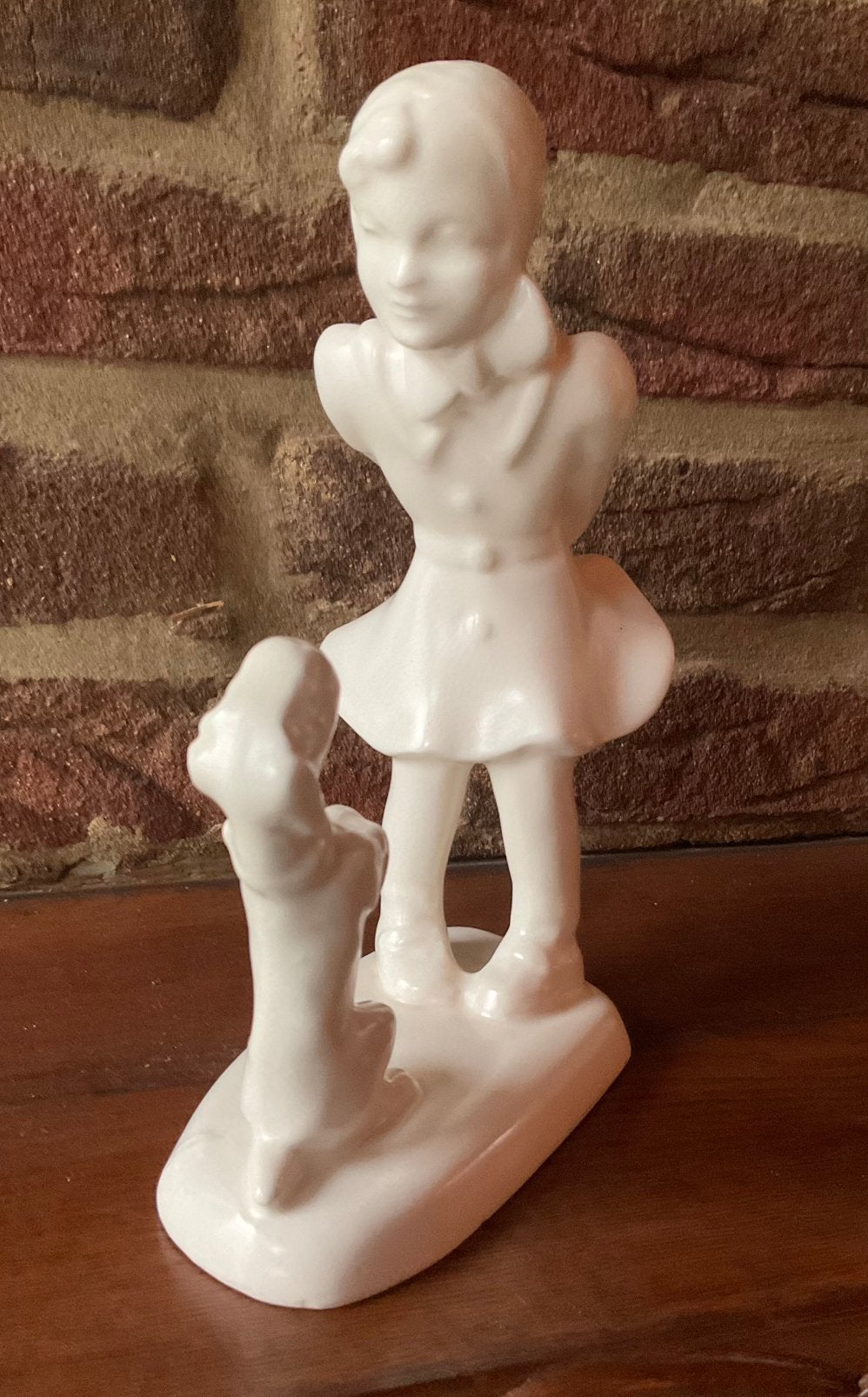 Plateel Art Deco Meisje met bal en hond, Ophalen of Verzenden, Zo goed als nieuw, Mens