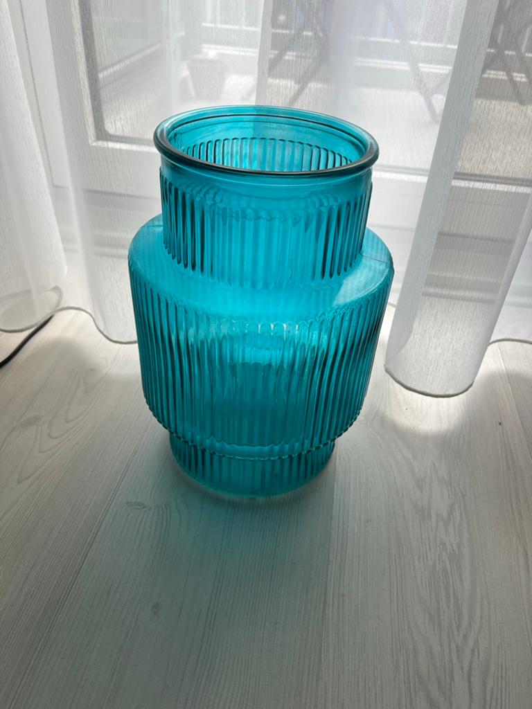 Blauwe glazen vaas met ribbels, Huis en Inrichting, Woonaccessoires | Vazen, Ophalen, Blauw, Minder dan 50 cm, Glas