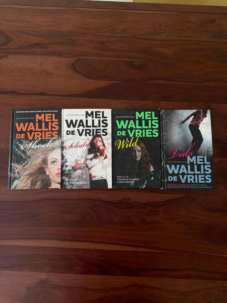 Mel Wallis de Vries Jeugdthriller Boeken Set (4 stuks), Ophalen of Verzenden, Zo goed als nieuw