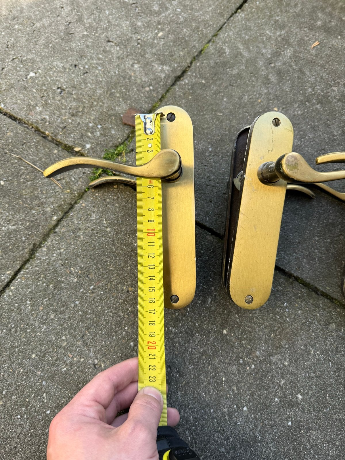 Set van 6 messing deurklinken met schilden, Ophalen of Verzenden, Gebruikt, Koper of Messing, Klink of Kruk