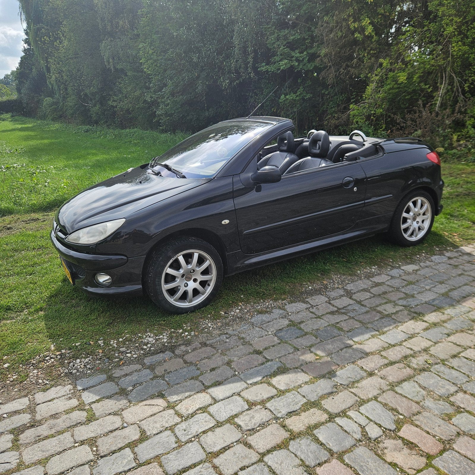 Peugeot 206 1.6 16V CC 2005 Zwart, Voorwielaandrijving, 4 cilinders, Cabriolet, 4 stoelen