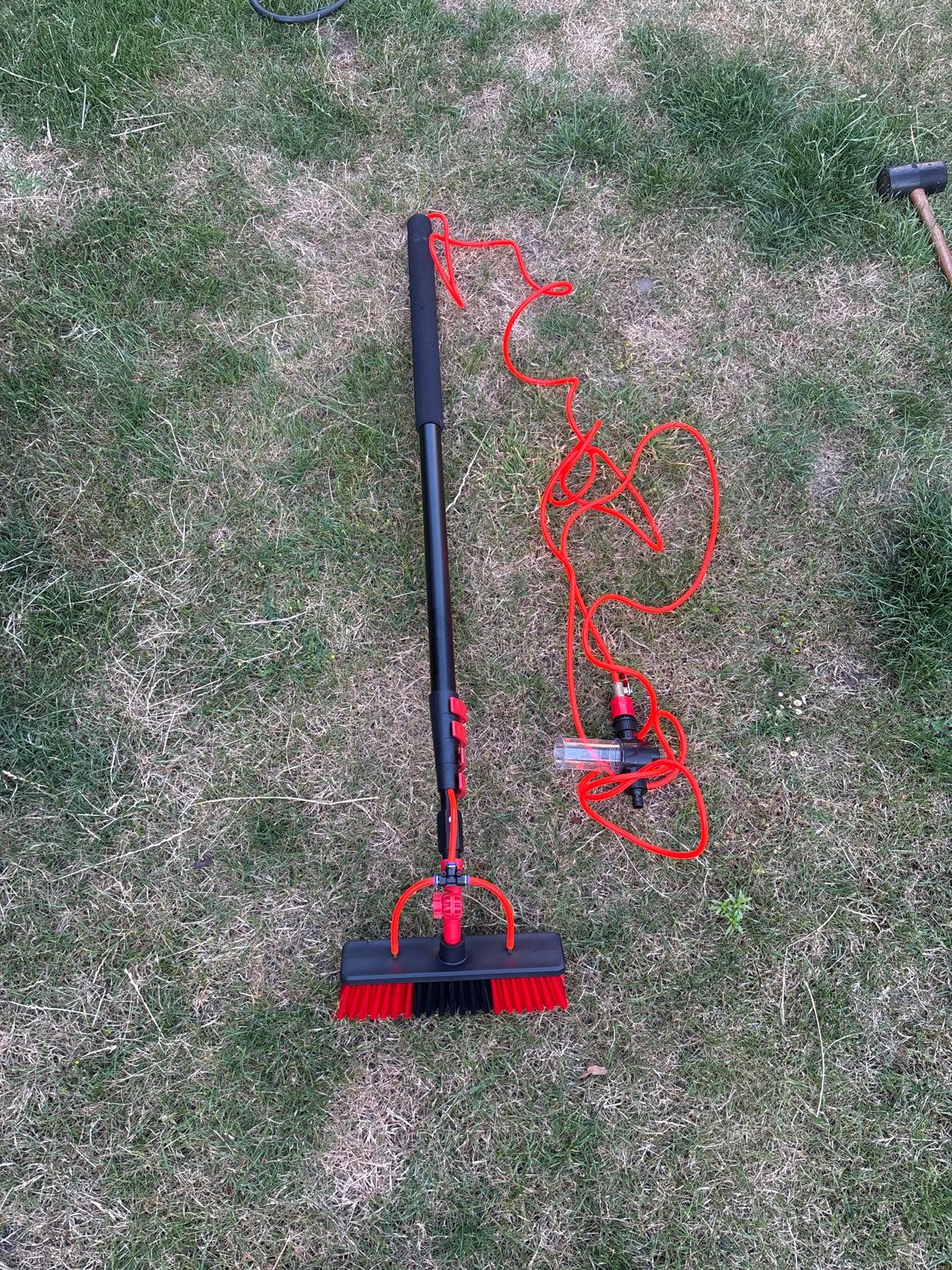 Telescopische wasborstel met waterslang en filter, Ophalen, Gebruikt, Bezem