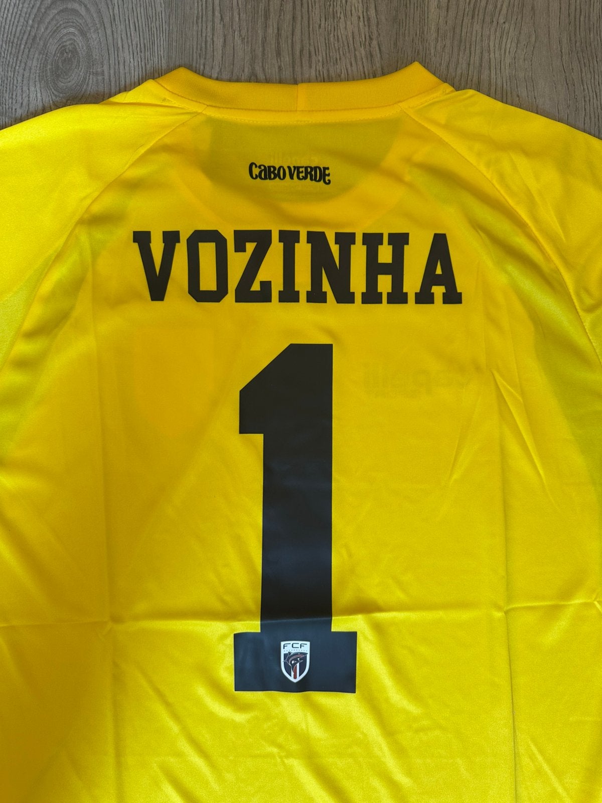 VOZINHA 1 CABO VERDE 2026 JERSEY maat/size L large, Sport en Fitness, Voetbal, Maat L, Verzenden, Nieuw, Shirt