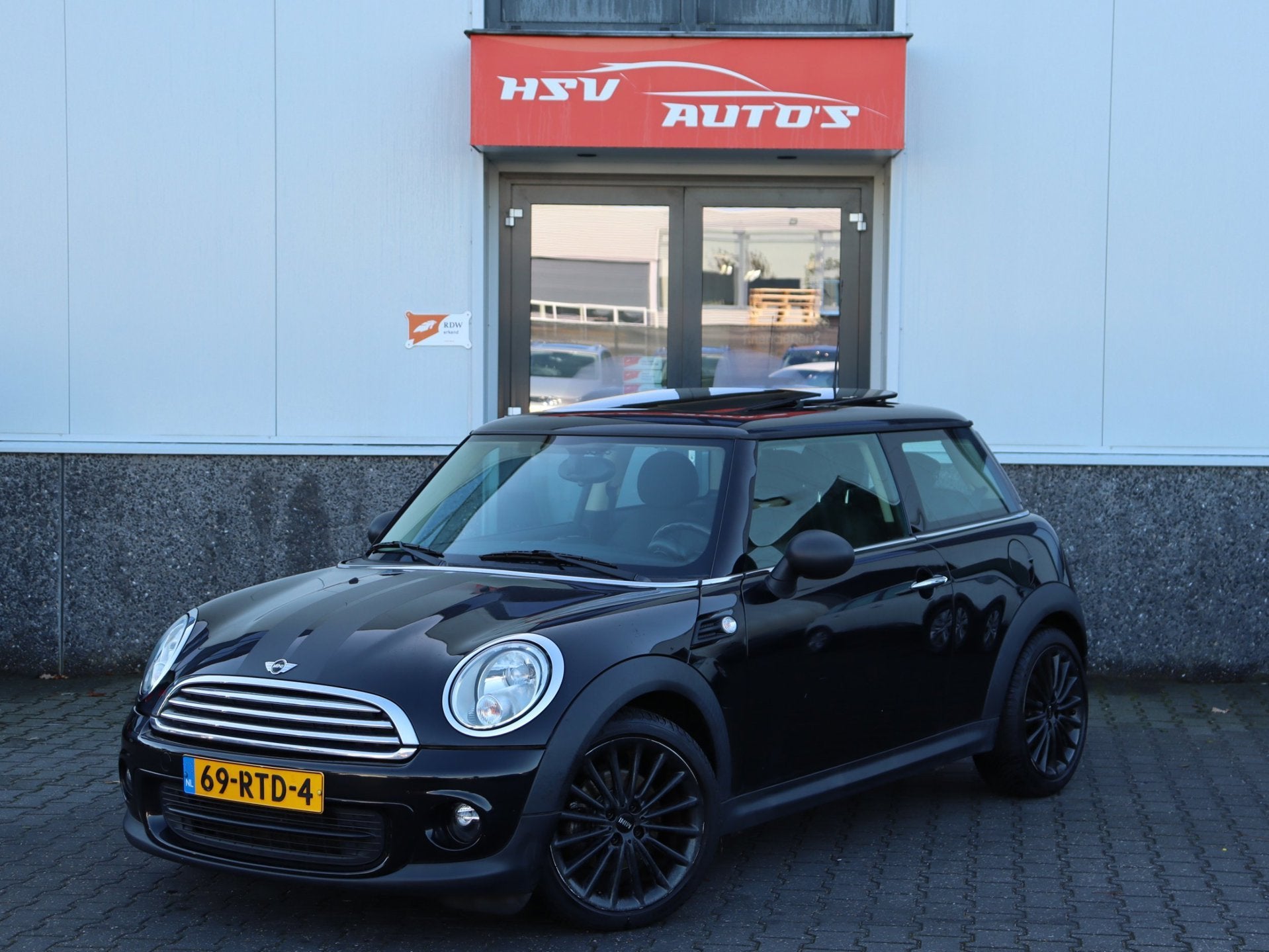 Mini 1.6 One MINIMALIST Business Line navi LM org NL, Auto's, Voorwielaandrijving, Euro 5, 4 stoelen, Zwart