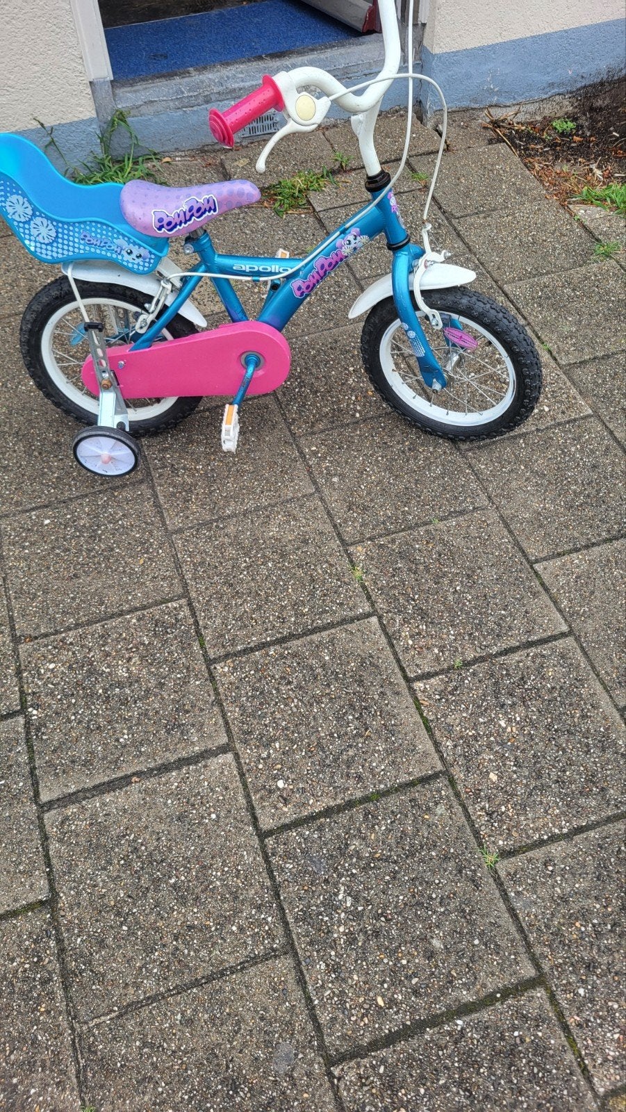 Leuke kinderfiets met zijwieltjes - Apollo, Terugtraprem, Gebruikt, Ophalen of Verzenden, Minder dan 16 inch