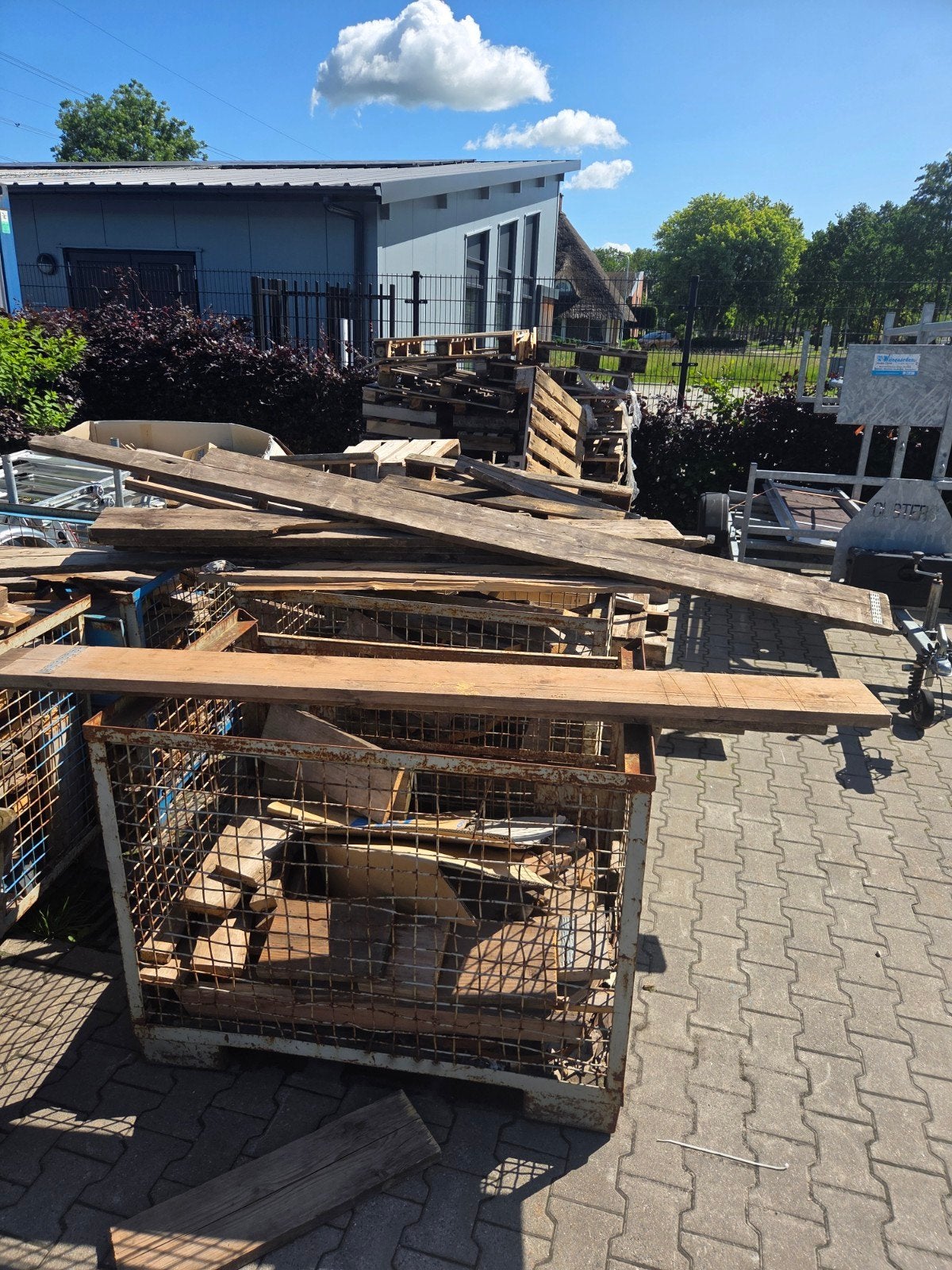 Gratis af te halen in burgum, Tuin en Terras, Haardhout, Minder dan 3 m³, Ophalen of Verzenden