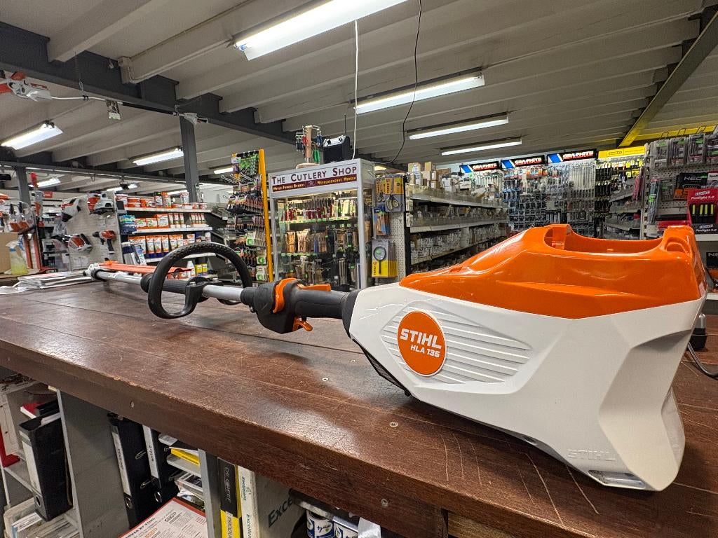 Stihl HLA 135 DEMO (ALS NIEUW, VOLLEDIGE GARANTIE), Ophalen, Zo goed als nieuw, Accu, Stihl