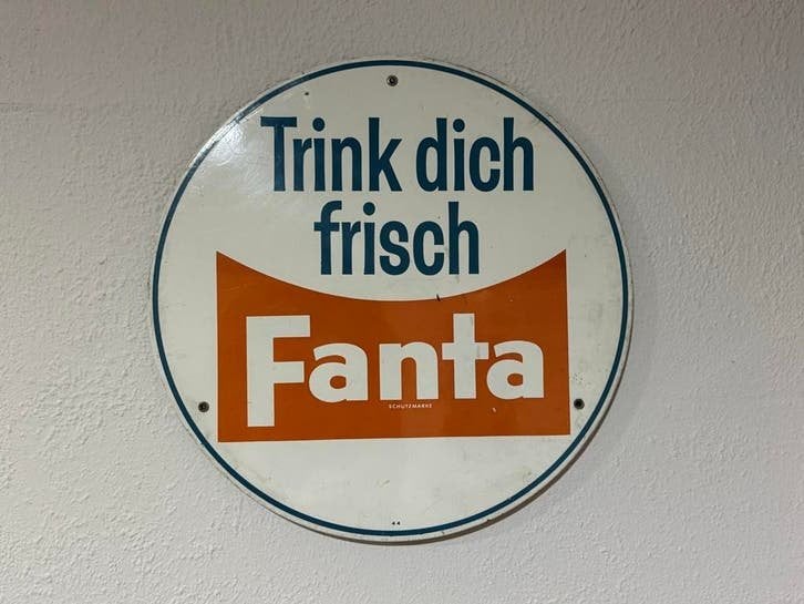 Vintage Fanta Reclamebord - 'Trink dich frisch', Verzamelen, Ophalen, Reclamebord, Gebruikt, .