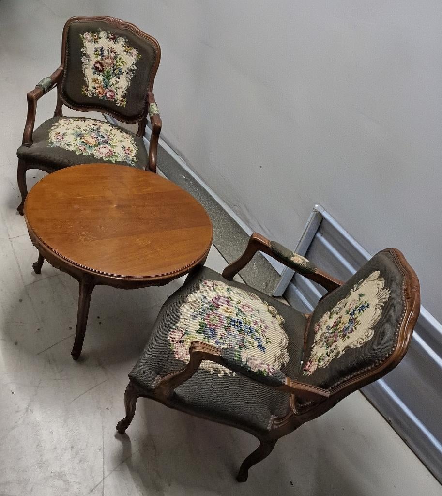 brocante vintage tafel en stoelen en voetenbankjes, Ophalen