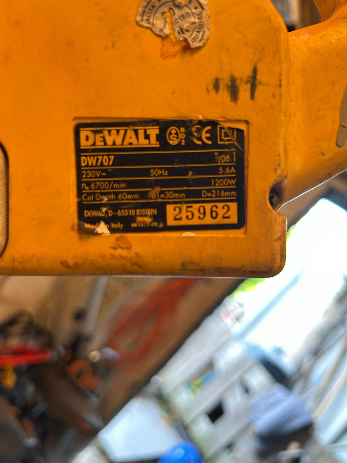 DeWalt DW707 Afkortzaag - Krachtig en Betrouwbaar, Ophalen, Gebruikt, Afkortzaag, 30 tot 70 mm