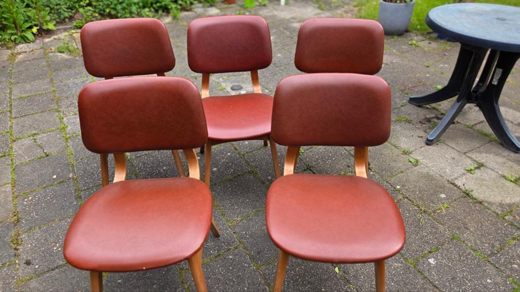 Set van 5 vintage houten stoelen met skai bekleding, Ophalen