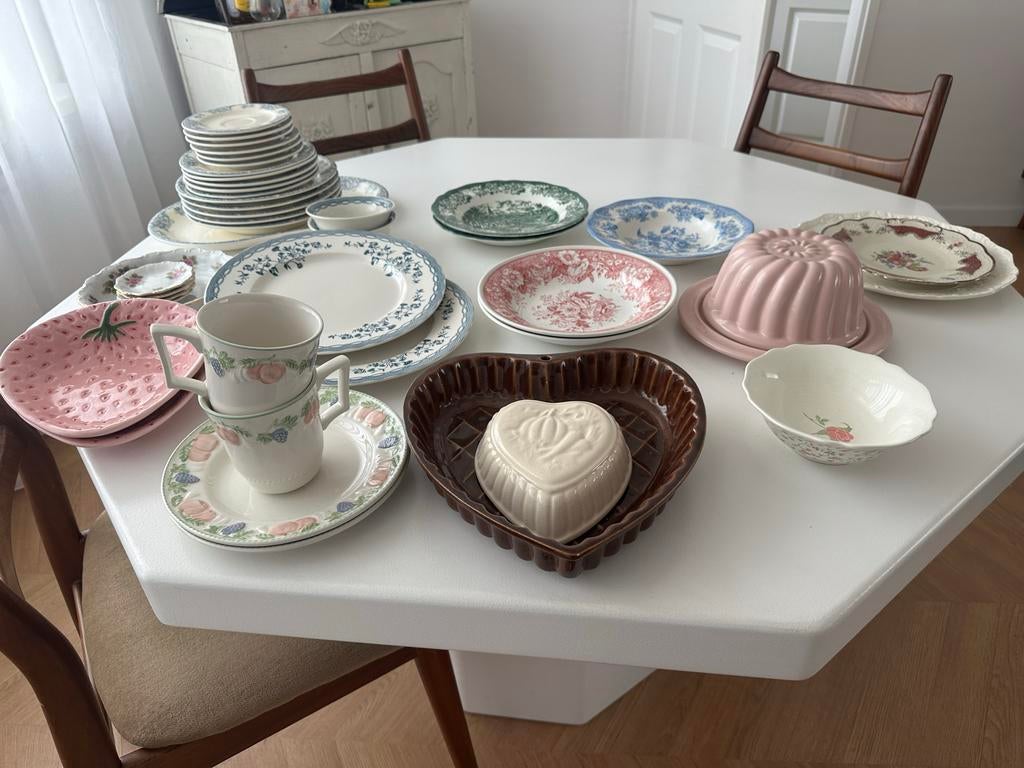 Vintage Servies Collectie: Borden, Schalen & Kopjes, Antiek en Kunst, Ophalen